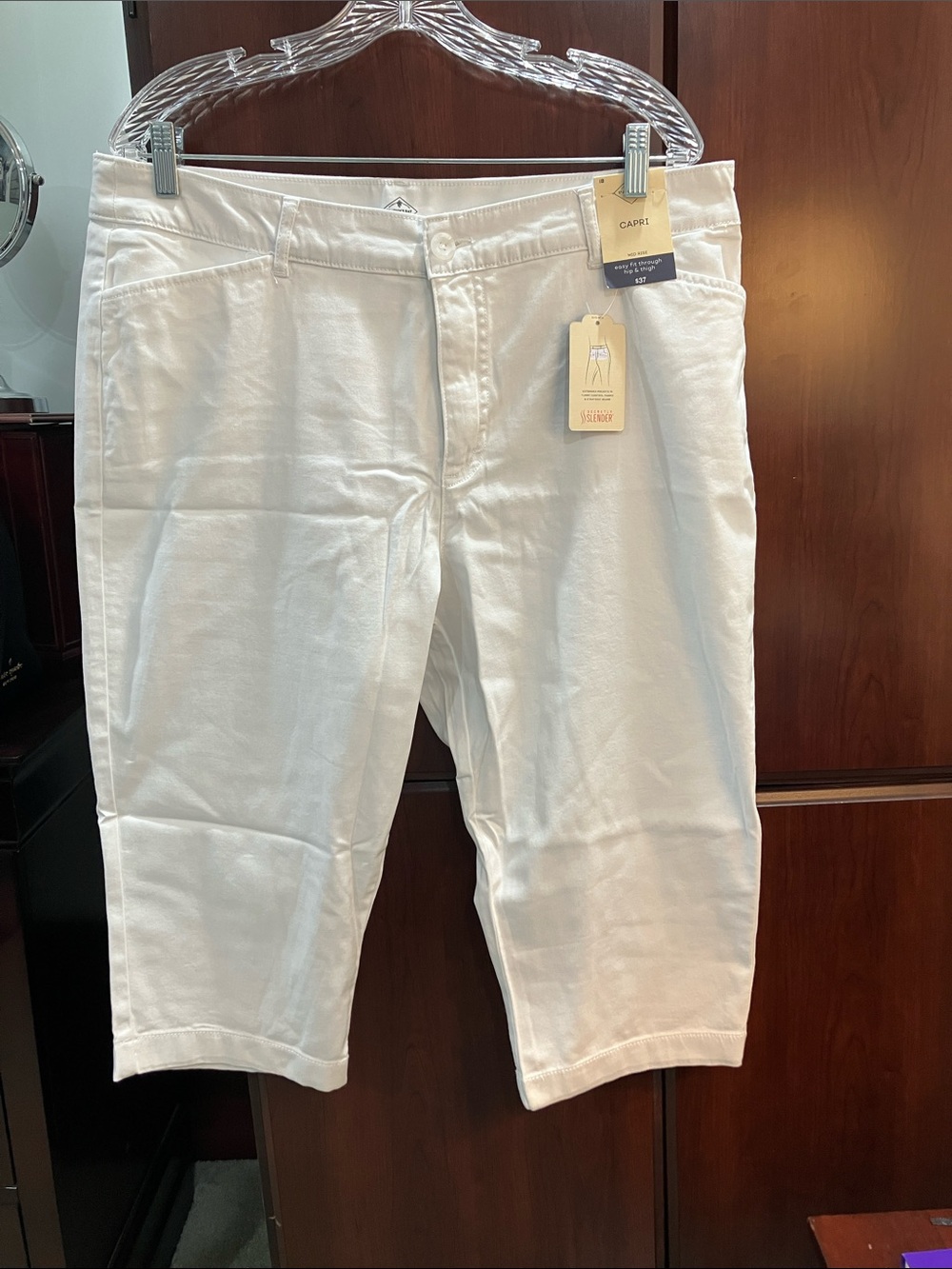 St. John's Bay White Women's Capri Pants
